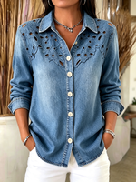 Camicia di jeans con ricamo floreale in stile vintage e ritagli