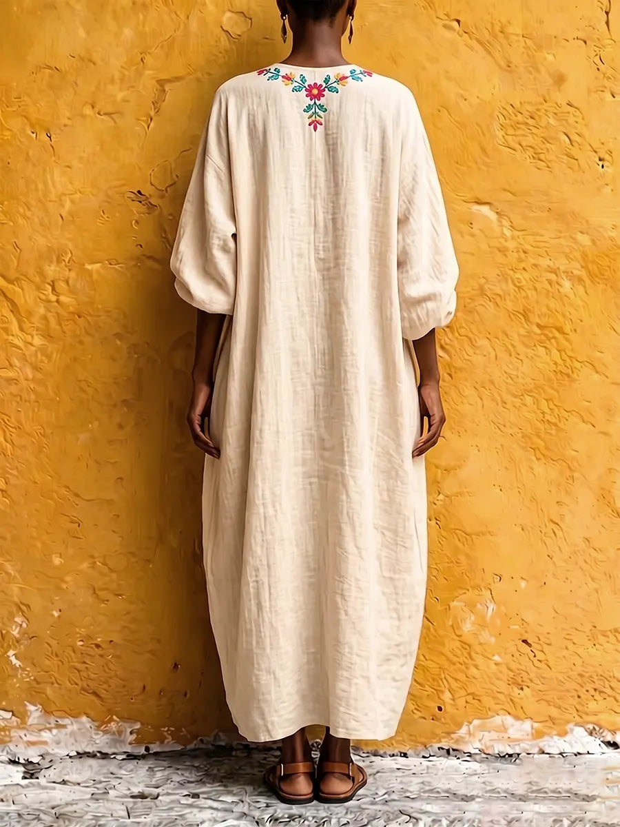Lebhafter ethnischer Leinen-Kaftan mit V-Ausschnitt und Blumenmuster