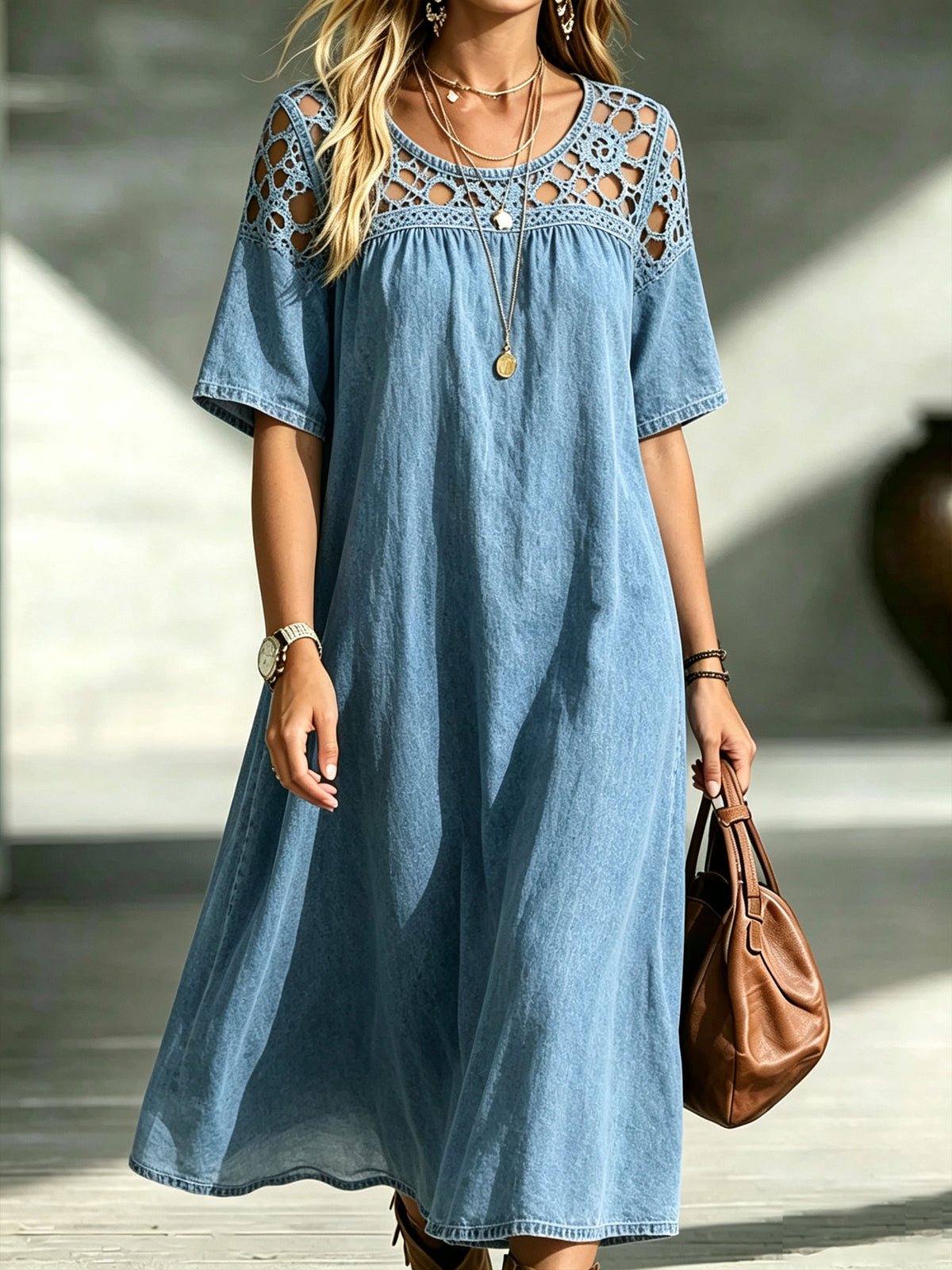 Vestido midi de mezclilla suelto para mujer con panel calado de crochet y manga corta