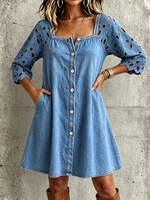 Boho-Chic Jeanskleid mit quadratischem Ausschnitt und floral bestickten Ärmeln