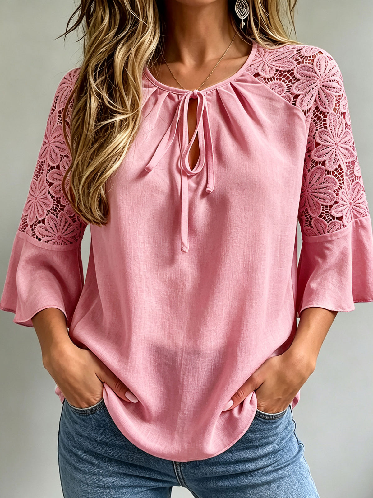 Blusa casual para mujer con encaje floral, mangas raglán acampanadas y cuello con lazo