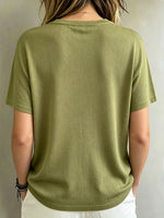 Damen-T-Shirt mit Federspitzen-Stickerei auf der Schulter, kurzen Ärmeln und weichem Strickstoff