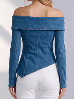 Zeitgenössisches Denim-Top mit asymmetrischem, schulterfreiem Knopfverschluss