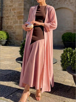 Stilvolles und elegantes Dreiteiler-Set mit einem Chiffon-Cardigan, einem ärmellosen Kleid mit Farbblock und einem Chiffon-Schal.