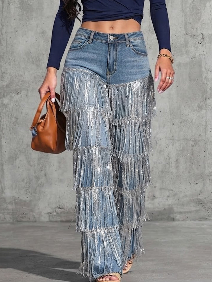 Locker sitzende Jeans mit geradem Bein und Fransen-Detail