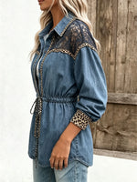 Damen Jeansjacke mit Leopardenmuster, Spitzenbesatz und Kordelzug in der Taille