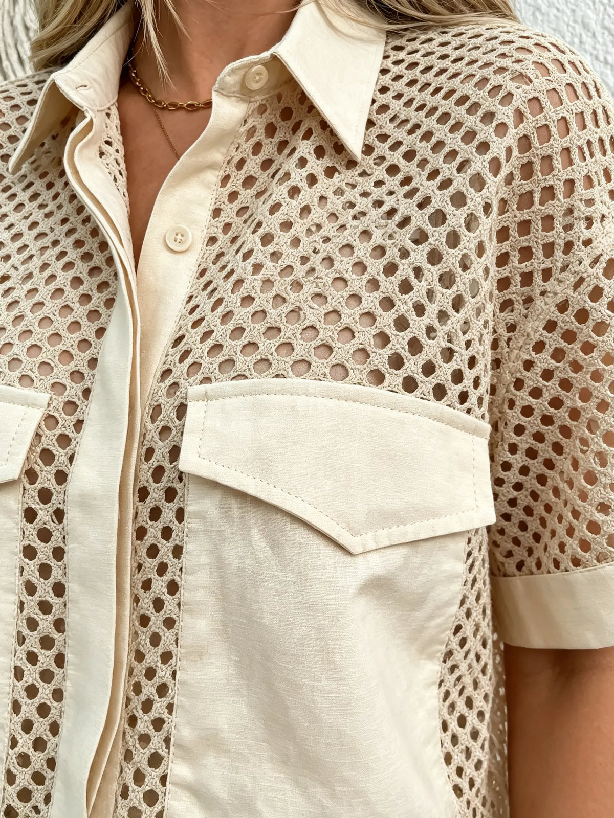Damen einfarbiges Häkelshirt mit Kragen und kurzen Ärmeln, durchbrochenes Design