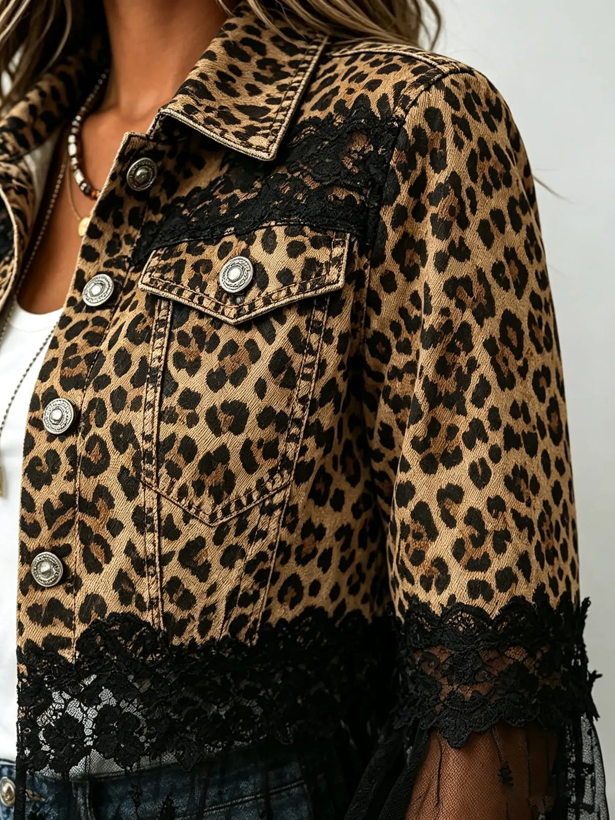 Chaqueta de mezclilla para mujer con encaje y estampado de leopardo