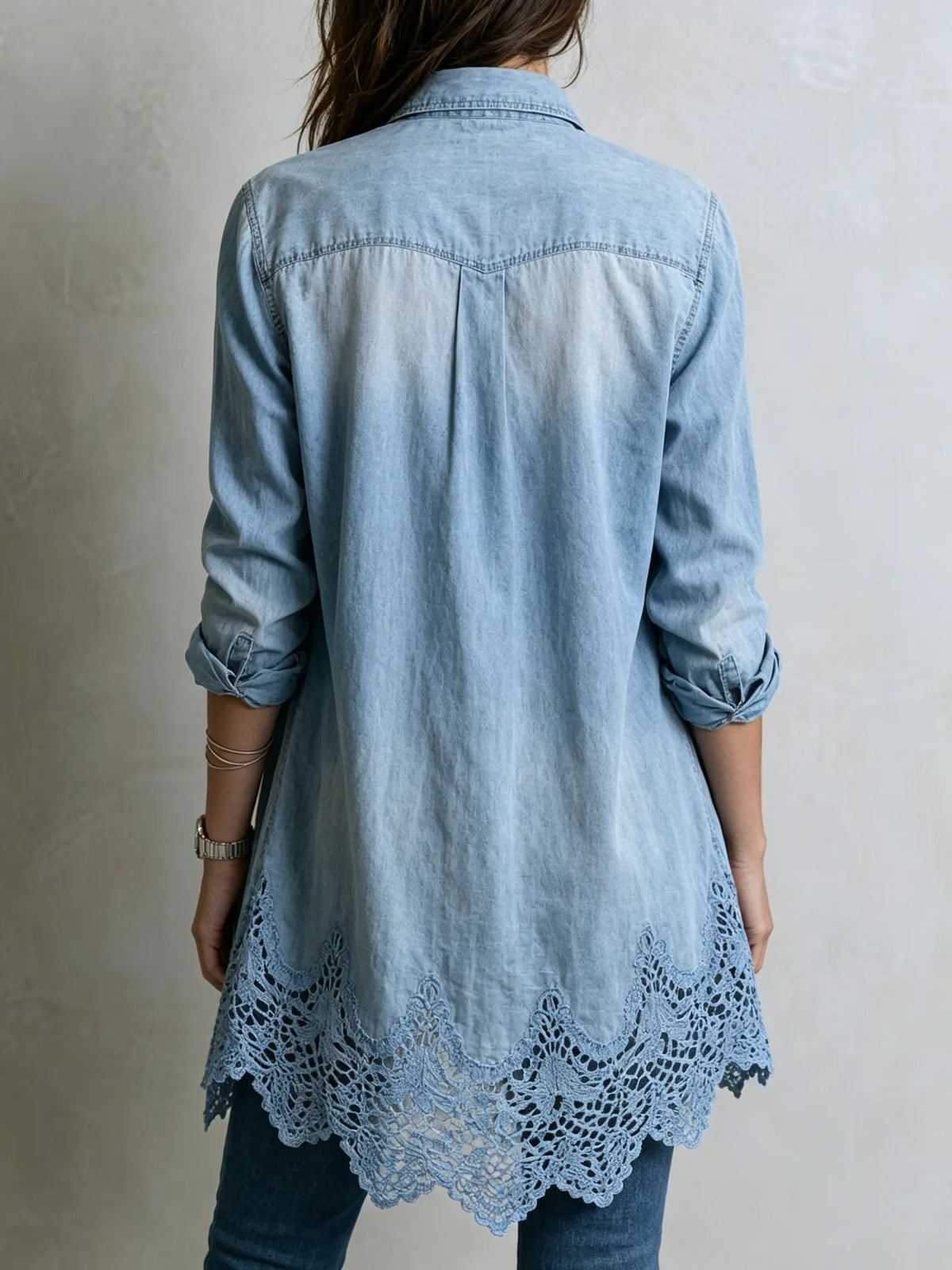 Damen Denim-Hemd mit langer Schnittführung und Spitzenbesatz
