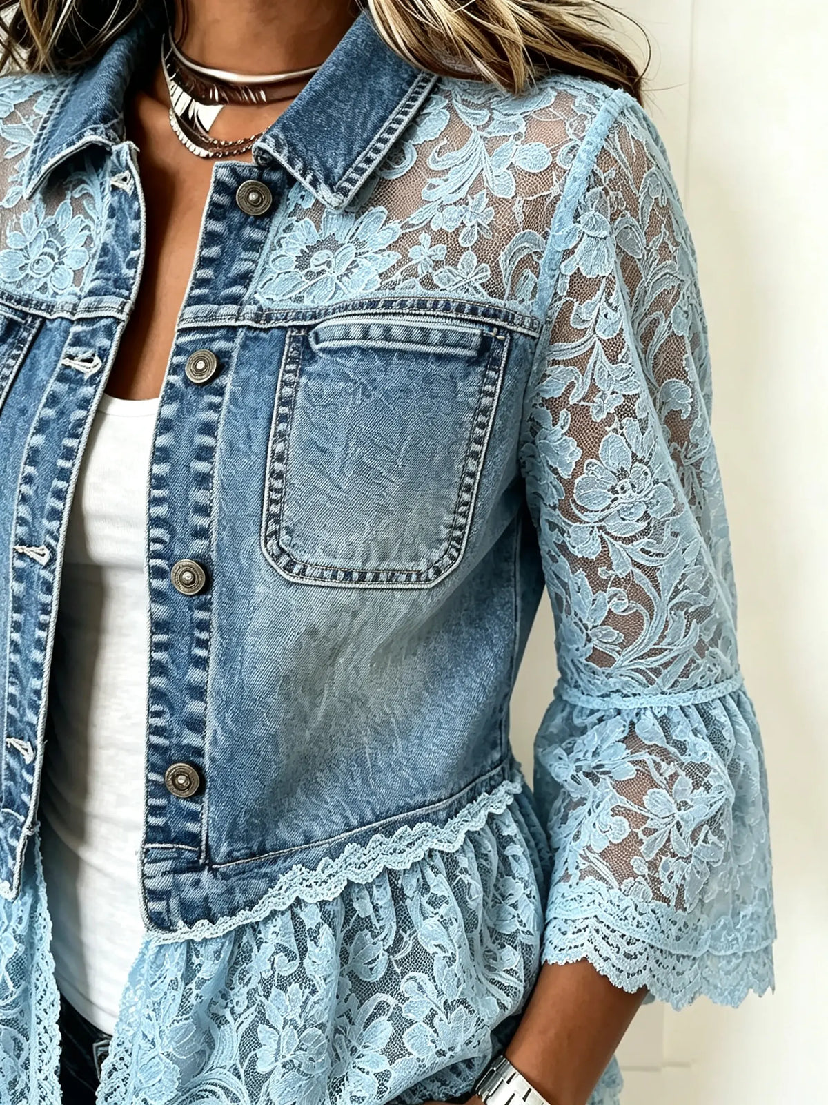 Chaqueta corta de mezclilla para mujer con encaje floral combinado