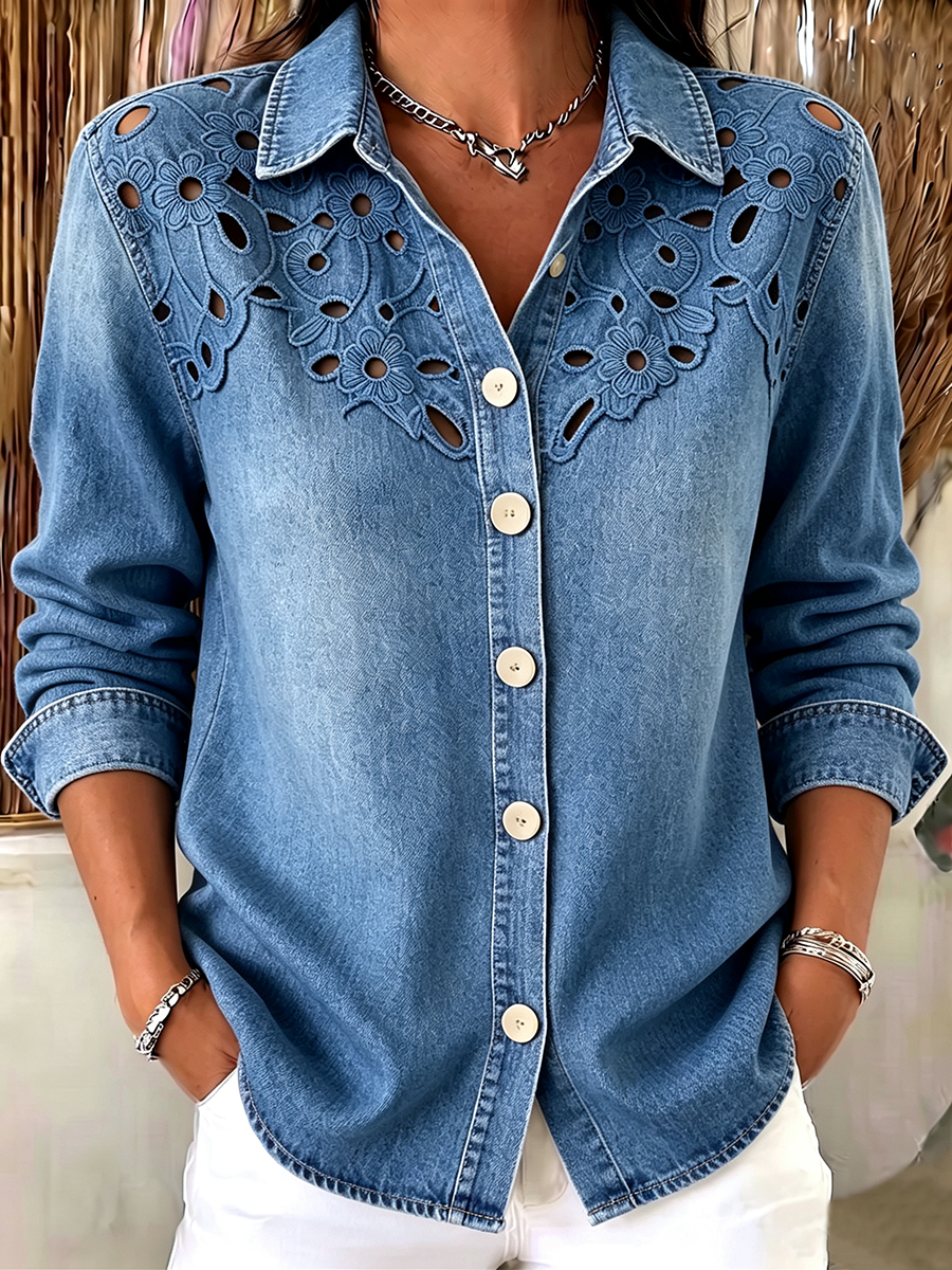 Camicia di jeans con ricamo floreale in stile vintage e ritagli