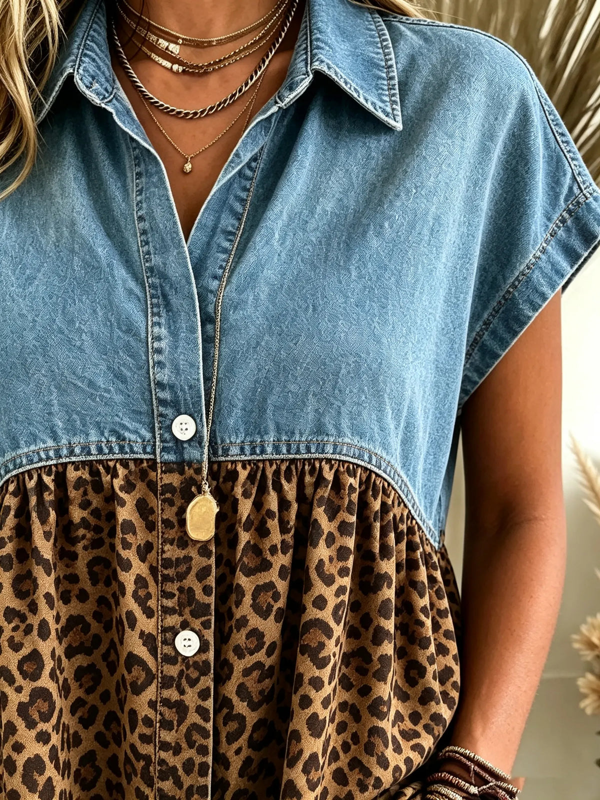 Damen Jeanshemd mit Leoparden-Patchwork und kurzen Ärmeln