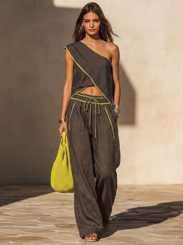 Completo casual in due pezzi composto da un top senza maniche in lino e cotone e pantaloni con piping a blocchi di colore.