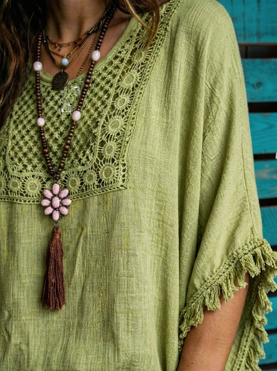 Blusa suelta de mujer con canesú de crochet bohemio, flecos y mangas 3/4