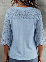 Top elegante in maglia con pannelli in pizzo floreale