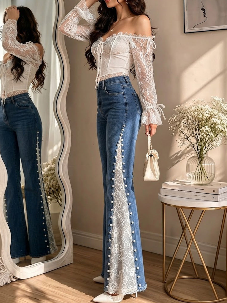 Schlanke Jeans mit weitem Bein, Spitzenbesatz, Farbblockierung und Perlenverzierung
