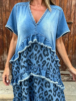 Vestido maxi de mezclilla para mujer con parches, estampado de leopardo azul y volantes en múltiples capas