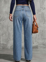 Locker sitzende Jeans mit geradem Bein und Fransen-Detail