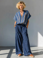 Completo casual a due pezzi in lino e cotone a righe, composto da top e pantaloni