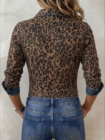 Camicia casual di jeans con zip e pannelli con stampa leopardata elegante