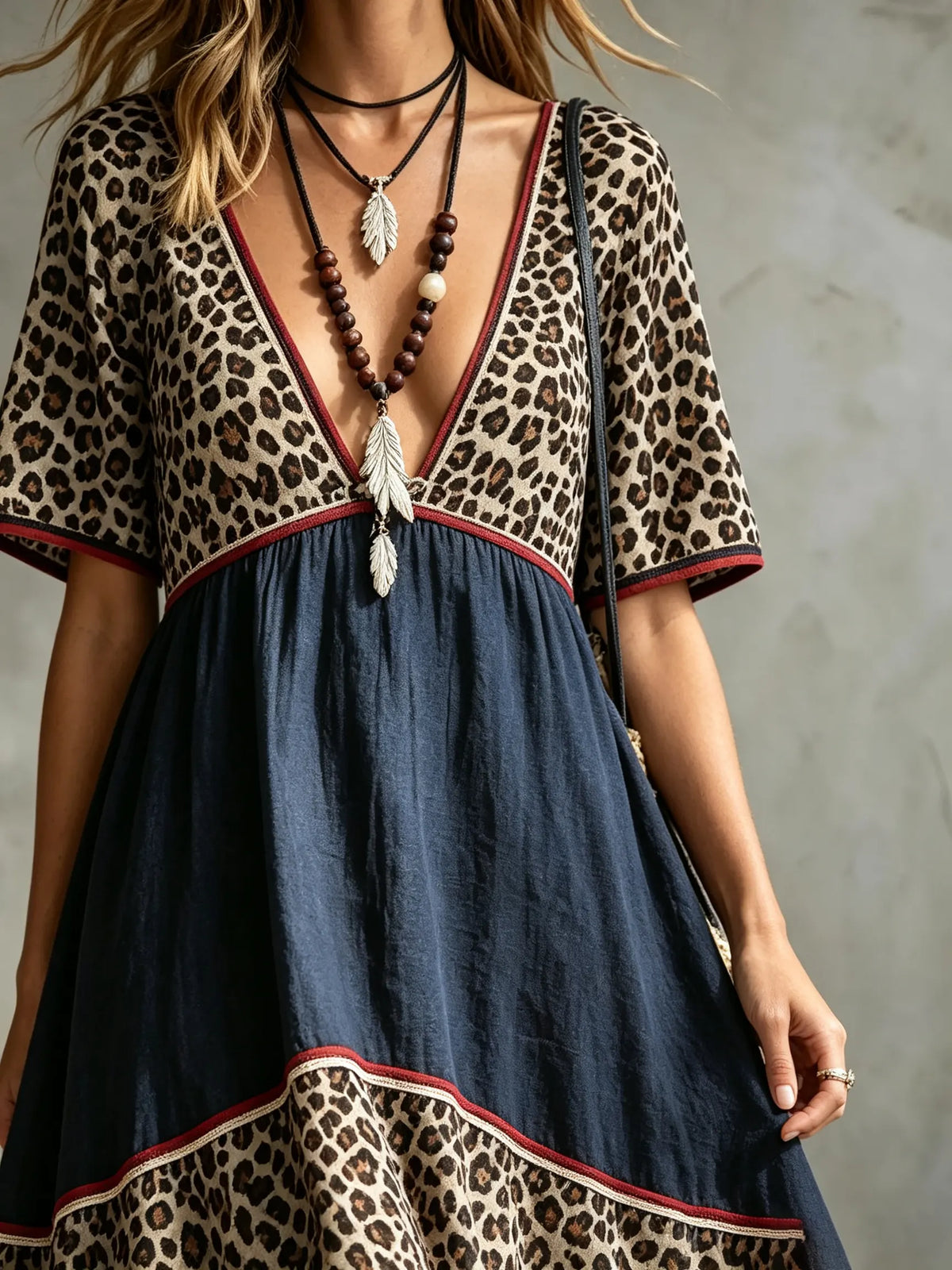 Vestido maxi de mujer con escote en V, diseño de rayas de leopardo y capas combinadas