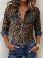 Camicia casual di jeans con zip e pannelli con stampa leopardata elegante