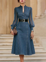 Vestito di jeans elegante con pannelli di maniche in organza.
