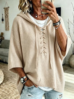 Gemütlicher Strickpullover mit Kapuze und Schnürung