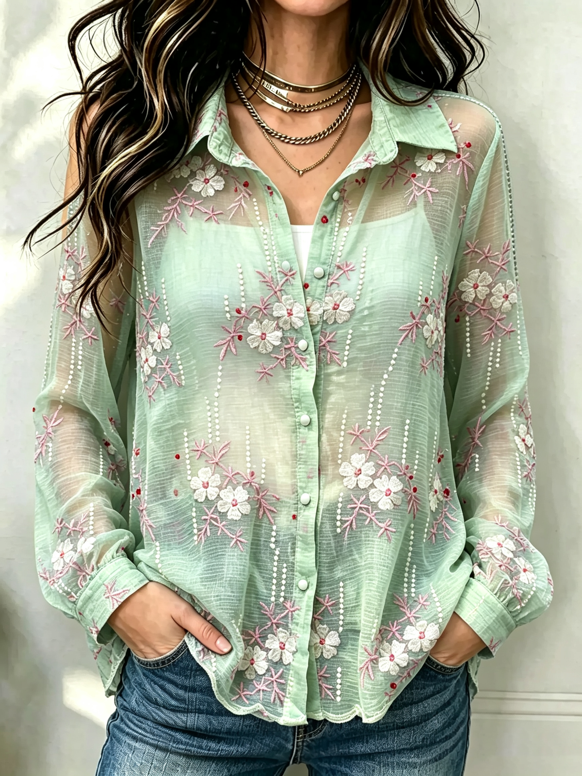 Damenbluse mit floraler Stickerei und transparentem Stoff