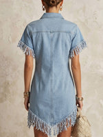 Waschbares Jeans-Minikleid mit halbem Reißverschluss, Fransen, rohen Kanten, kurzen Ärmeln und lockerem Schnitt