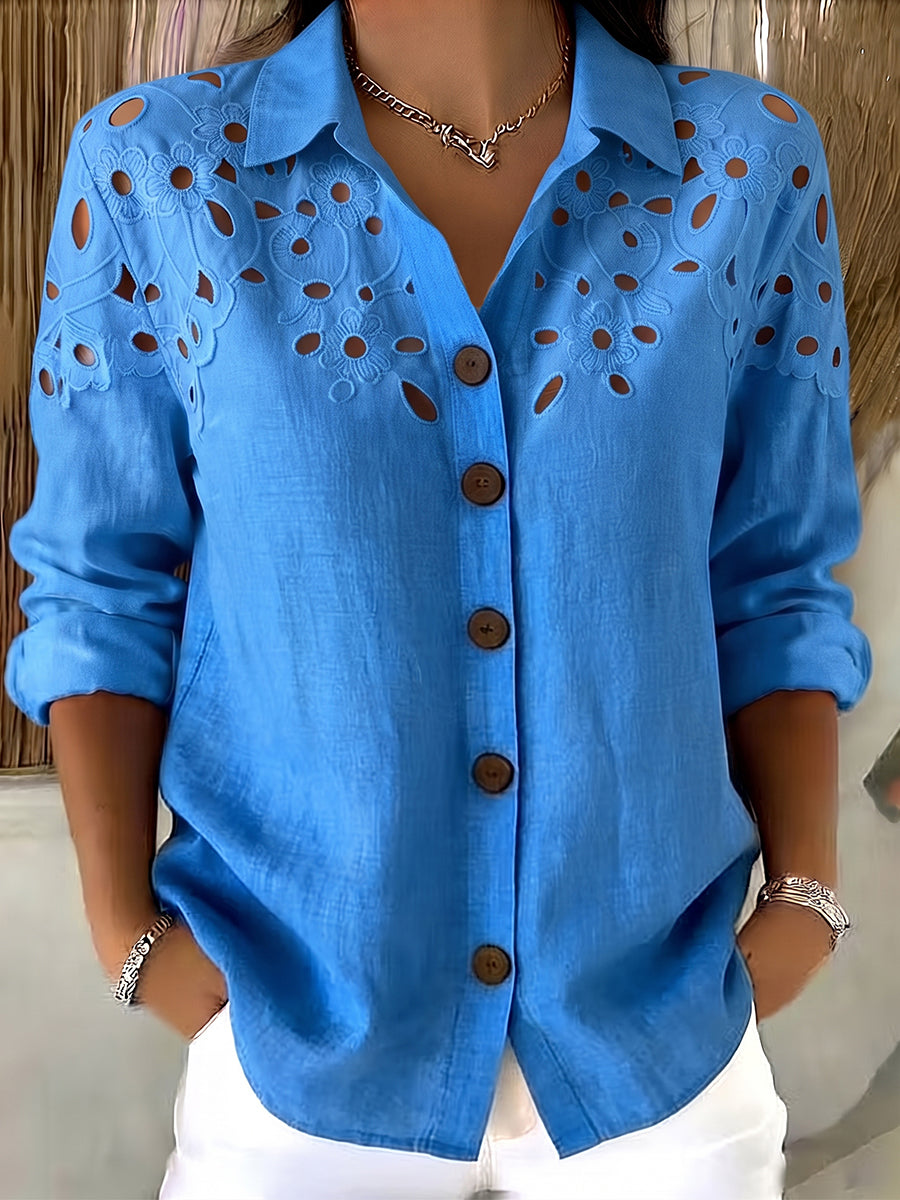 Camisa de algodón y lino con encaje azul recortado