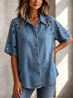 Chemise en jean style vintage avec panneaux en dentelle florale ajourée