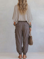 Completo casual e confortevole in due pezzi: maglia in cotone a nido d'ape e pantaloni cargo in cotone