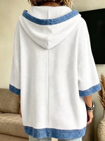 Lässiger Kapuzenpullover mit Waffelstrick und Jeansbesatz