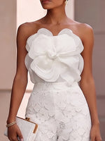 Elegantes romantisches Resort-Outfit mit floralem Zweiteiler
