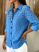 Camisa de algodón y lino con encaje azul recortado