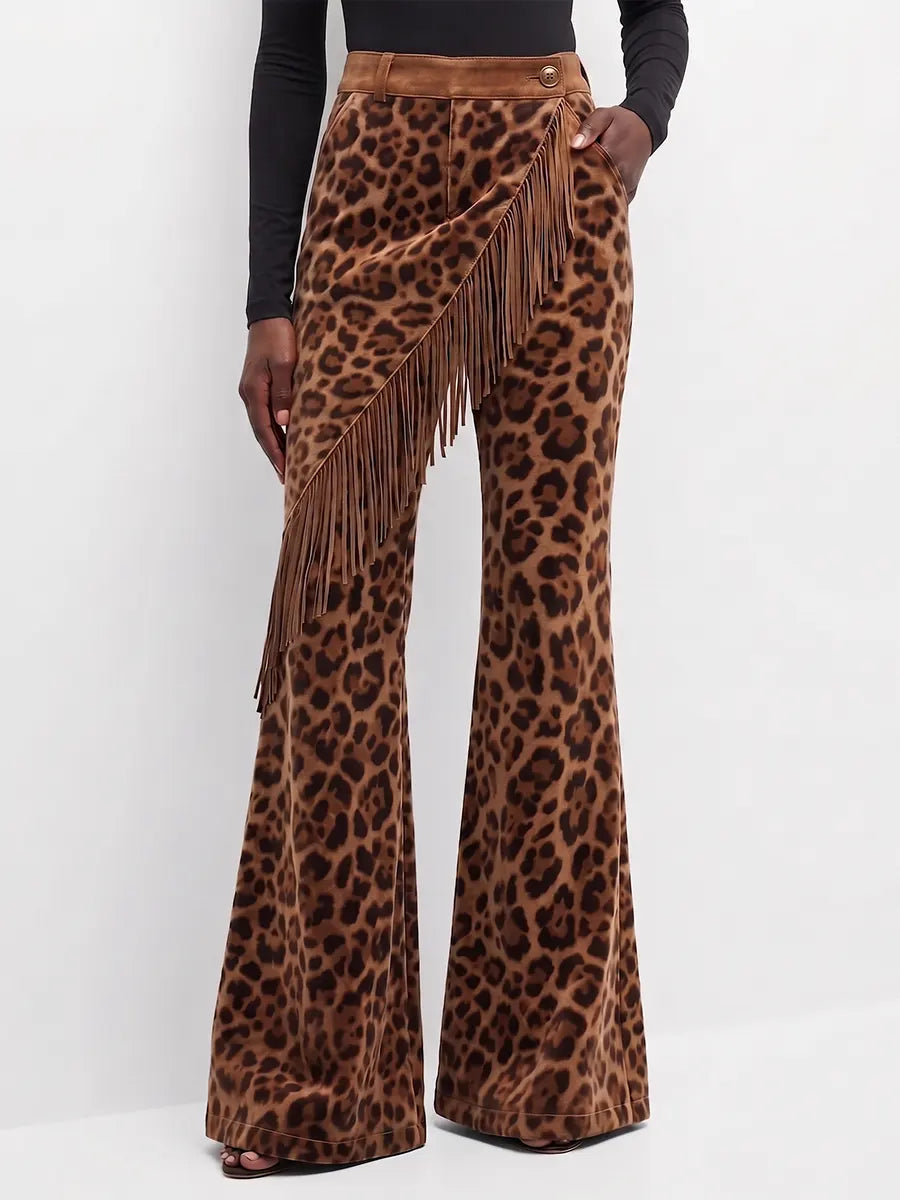Fett bedruckte Leopardenmuster-Hose mit asymmetrischem Fransen-Saum und ausgestelltem Bein
