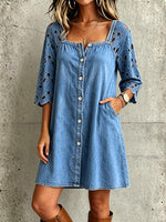 Boho-Chic Jeanskleid mit quadratischem Ausschnitt und floral bestickten Ärmeln