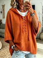 Gemütlicher Strickpullover mit Kapuze und Schnürung