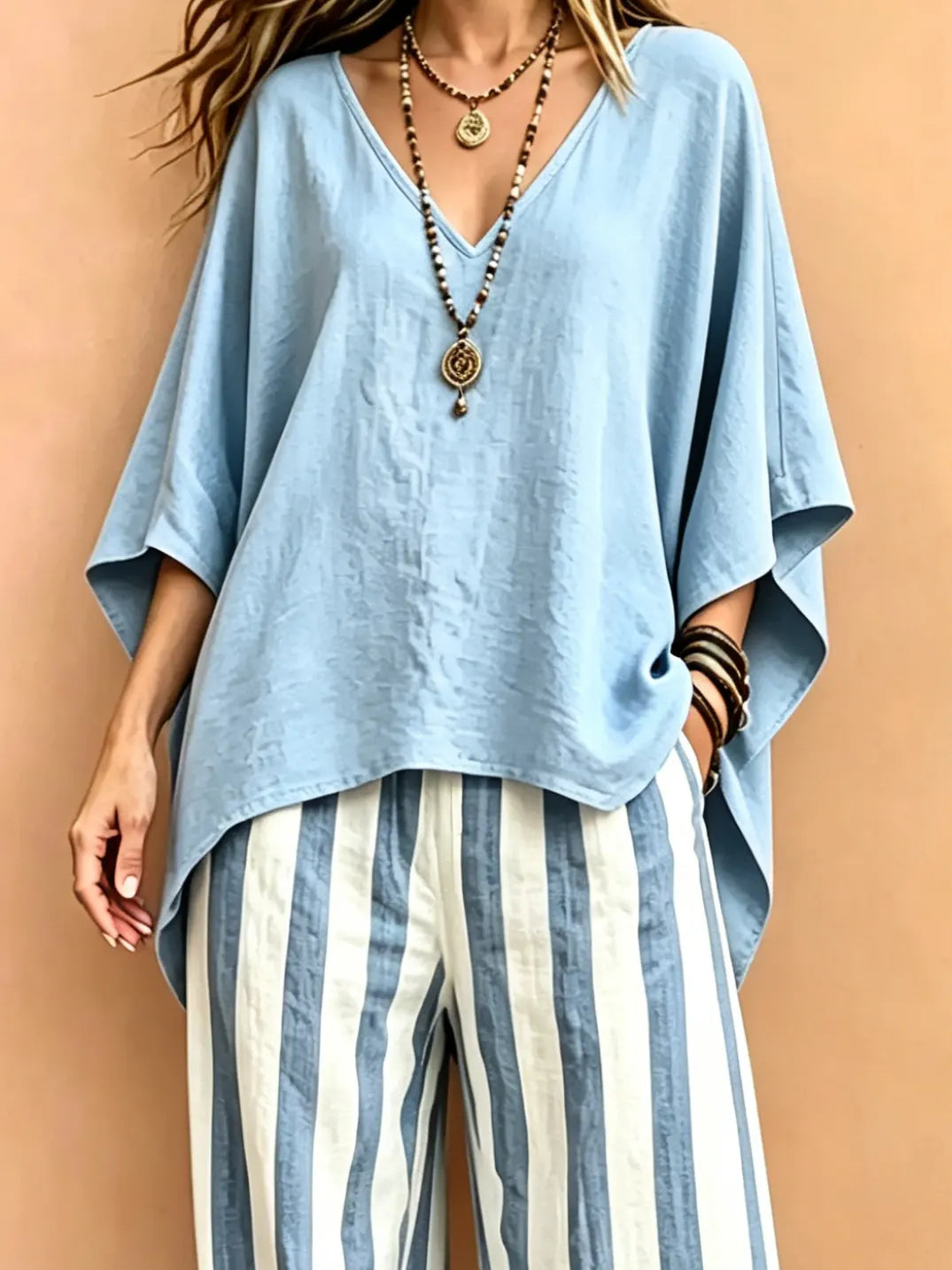 Conjunto para Mulher com Top Solto de Decote em V Liso e Calças de Perna Larga às Riscas Azul e Branco