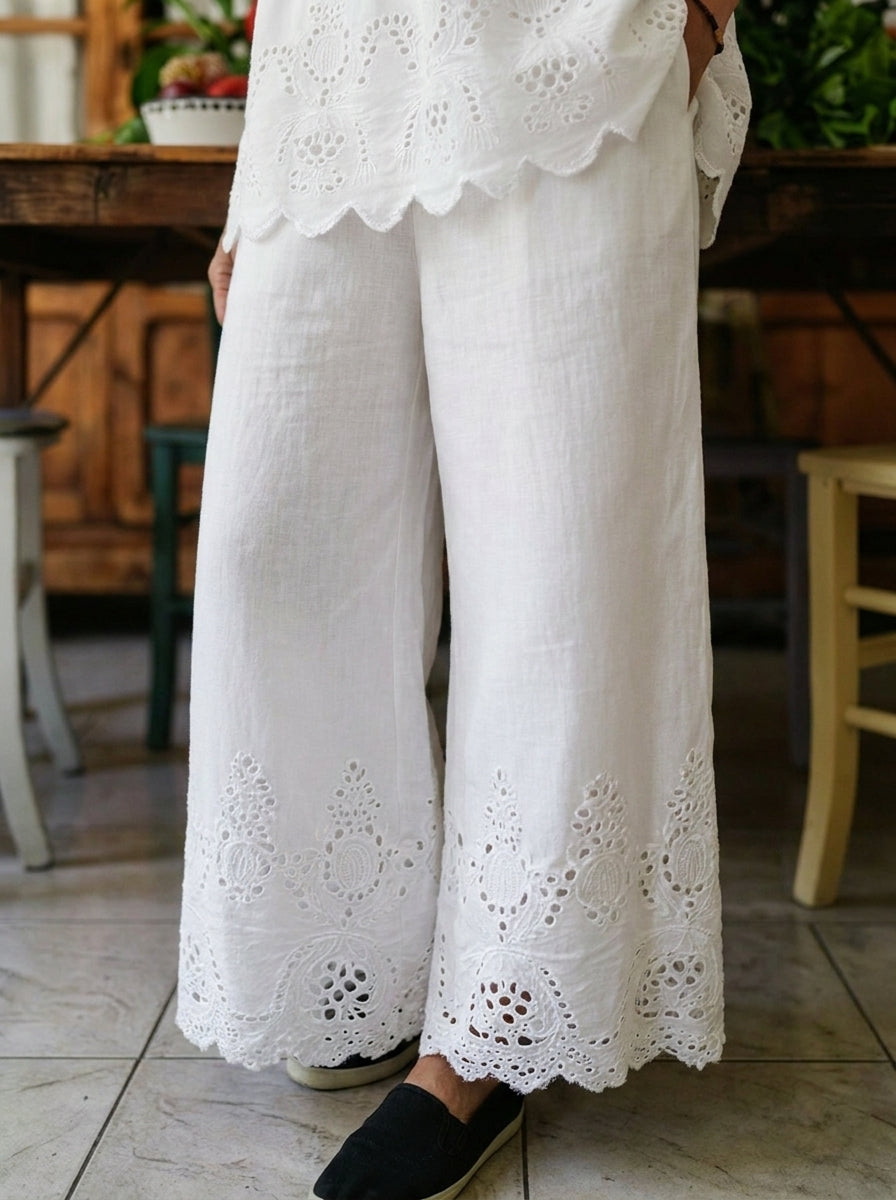 Ensemble deux pièces pour femmes : pantalon en coton et lin avec haut sans manches à col tressé et broderie œillet