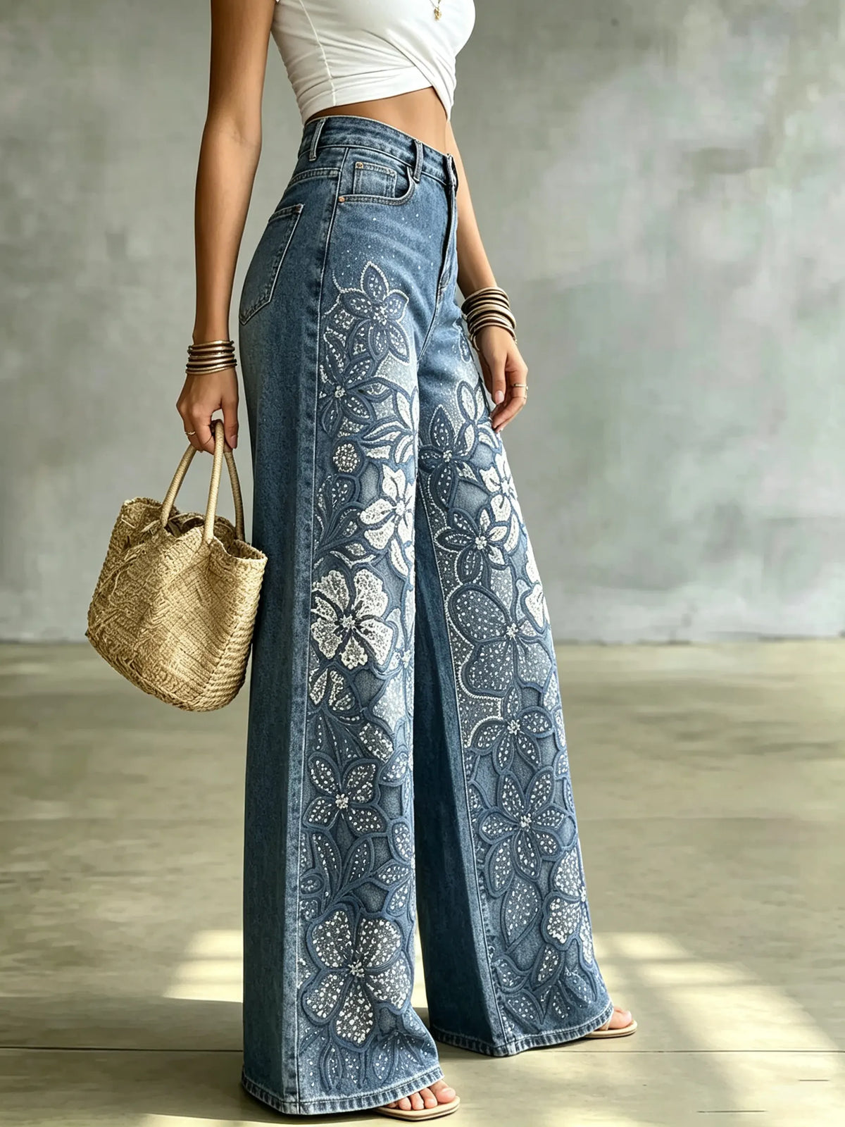 Damenjeans mit weitem Bein und Paillettenblumenmuster