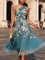 Elegantes Midikleid mit Blumenmuster und schulterfreiem Design für die Urlaubsparty