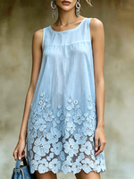 Damen ärmelloses Kleid in Hellblau mit Cutout und floraler Spitze