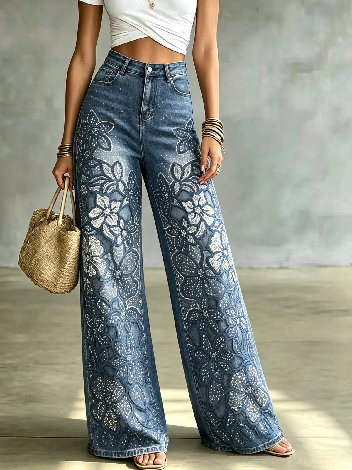 Damenjeans mit weitem Bein und Paillettenblumenmuster