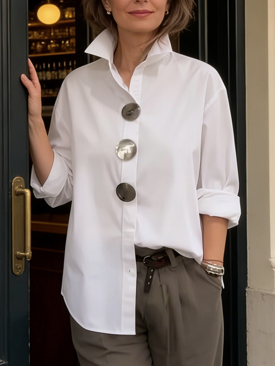 Blusa elegante de algodão e linho com botões metálicos e gola de pé