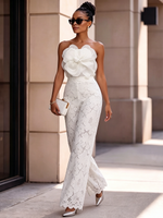 Elegantes romantisches Resort-Outfit mit floralem Zweiteiler