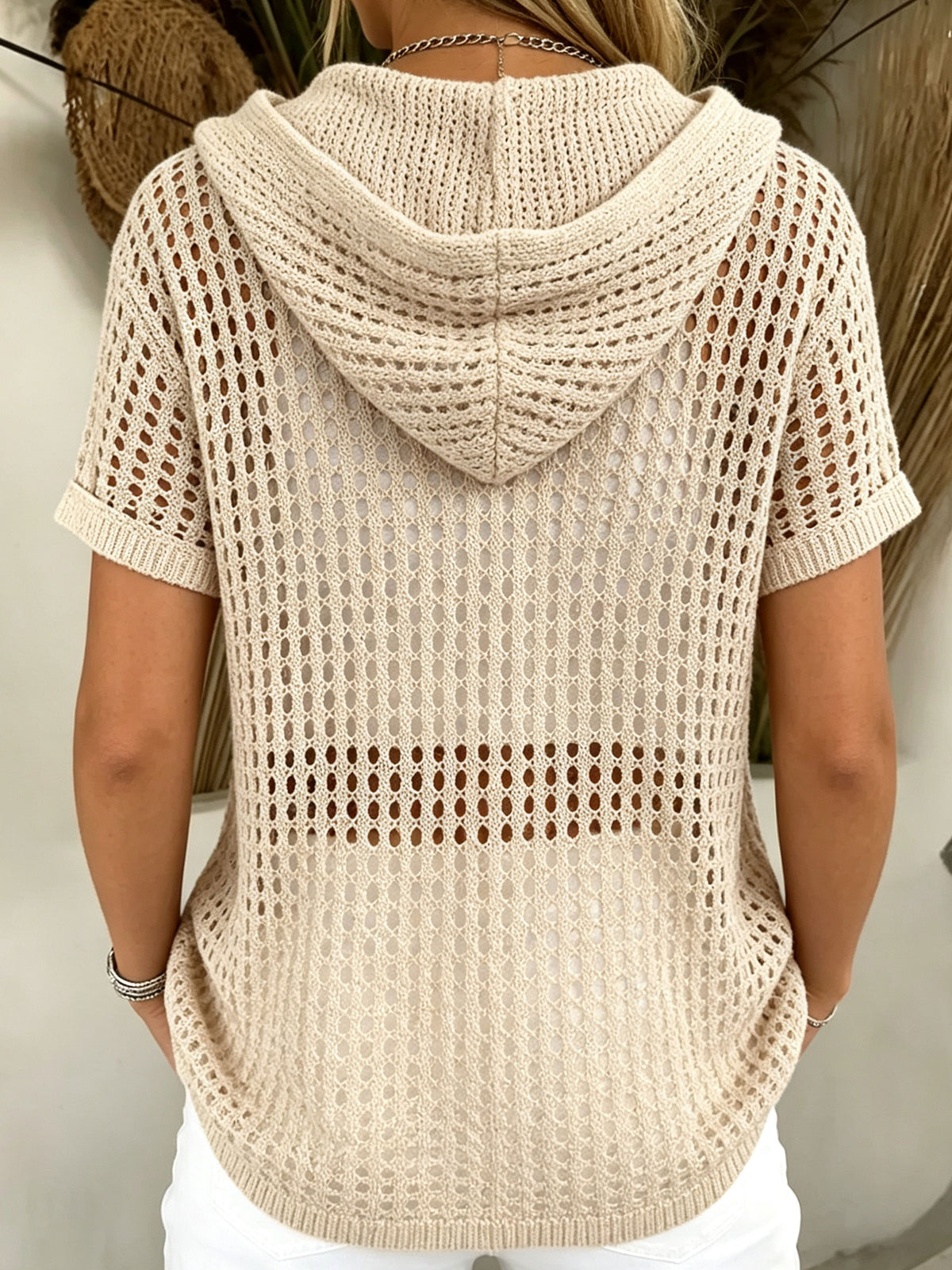 Damenbluse aus Leinenmischung mit Blumen-Augenlochspitze, Patchwork und umgeschlagenen Manschetten, mit Knöpfen