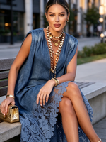 Vestido vaquero elegante con escote en V y dobladillo de encaje floral
