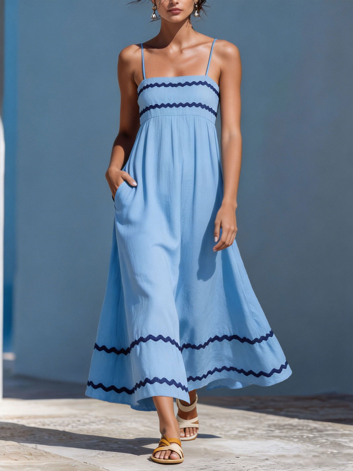 Vestito midi da donna in cotone e lino con spalline sottili, tasche e rifiniture a zigzag ricamate